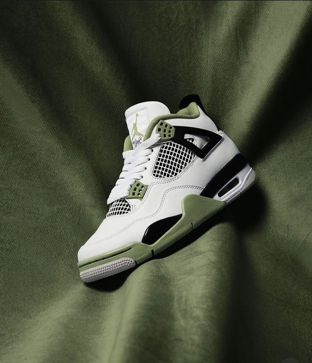 Home / Jordan 4 Olive Green